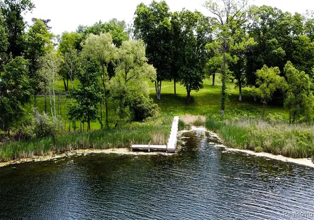 Photo 2 of Sale Pending at 2630 Turtle Lake Dr, Bloomfield Hills, MI 48302 | MLS# 60103481 | Listing updated on 2025-06-30