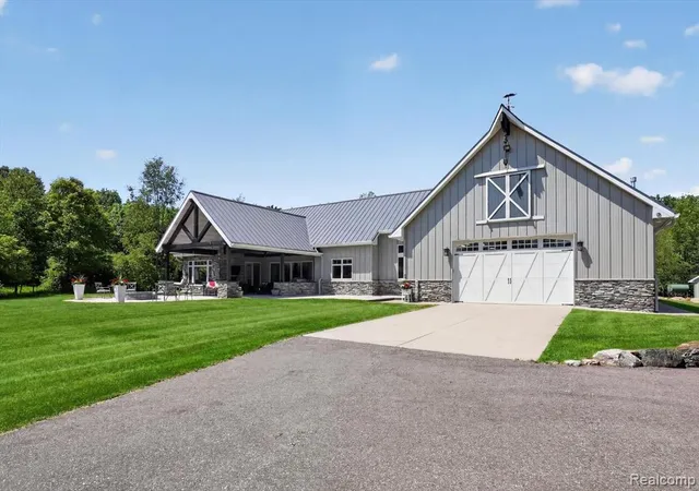 Homes for sale in Fowlerville, MI | 10500 W Grand River Rd, Fowlerville, MI 48836 | MLS# 61000362