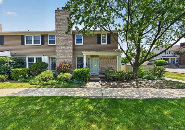 Homes for sale in Northville, MI | 20830 W Glen Haven Cir, Northville, MI 48167 | MLS# 60999762