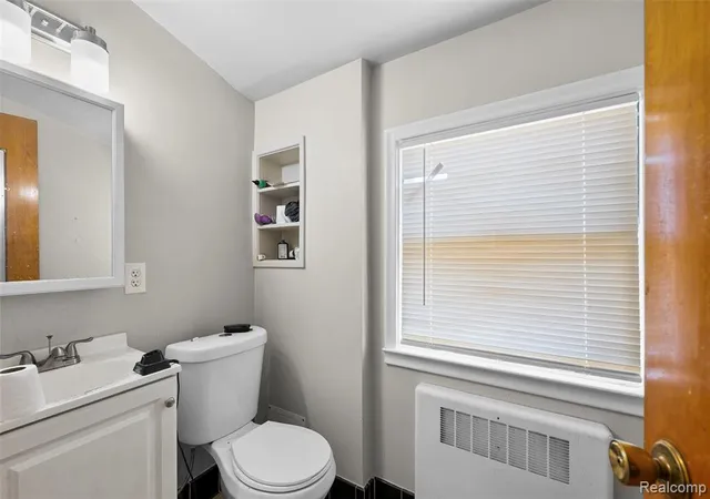 27th image of 24740 Saxony Ave, Eastpointe, MI 48021 | MLS# 61006671
