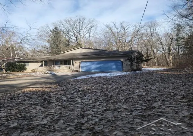 3rd image of 3861 Jim Dr, Bridgeport, MI 48722 | MLS# 50201713
