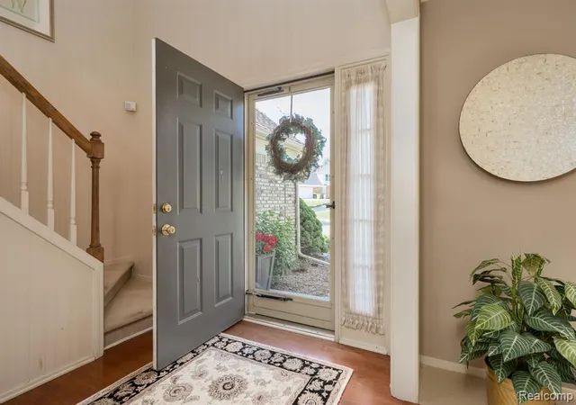 Photo 4 of Single Family Residence at 44828 Roundview Dr, Novi, MI 48375 | MLS# 60999114 | | Sold on 2026-07-10