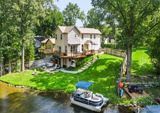 Photo 2 of Sale Pending at 5545 Paradise St, Commerce Twp, MI 48382 2765 | MLS# 61022306 | Listing updated on 2026-09-22