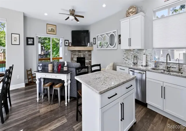 Photo 4 of Sale Pending at 5545 Paradise St, Commerce Twp, MI 48382 2765 | MLS# 61022306 | Listing updated on 2026-09-22