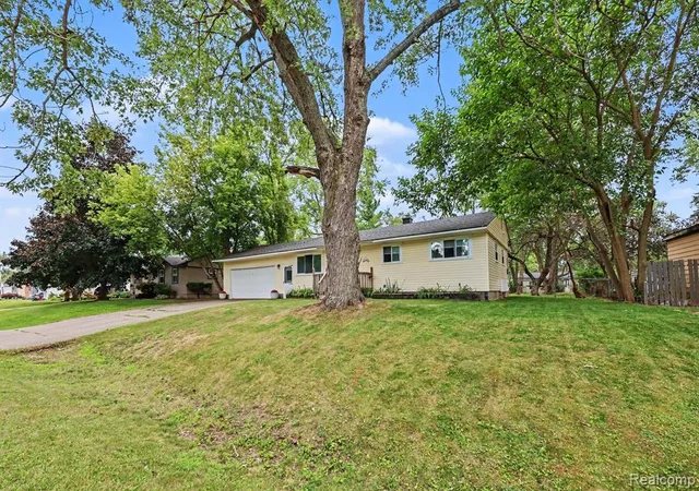Photo 2 of Sale Pending at 3376 Chalice Rd, Lake Orion, MI 48359 1115 | MLS# 61024474 | Listing updated on 2026-08-31