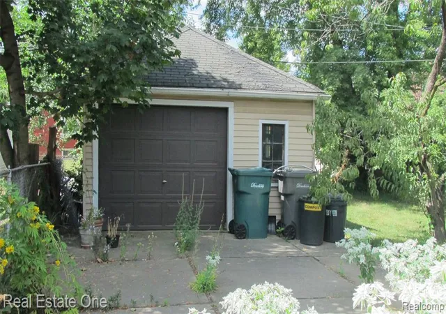 Photo 3 of Sale Pending at 5037 Maple St, Dearborn, MI 48126 3241 | MLS# 61022161 | Listing updated on 2026-09-02