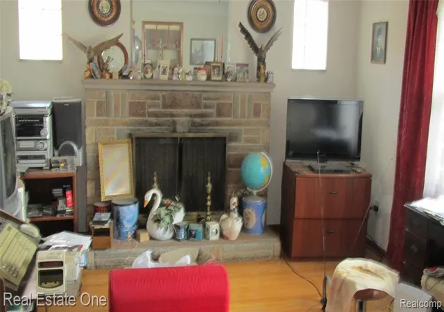 Photo 4 of Sale Pending at 5037 Maple St, Dearborn, MI 48126 3241 | MLS# 61022161 | Listing updated on 2026-09-02