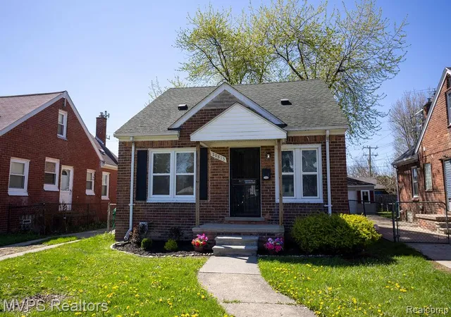 Homes for sale in Eastpointe, MI | 20813 Universal Ave, Eastpointe, MI 48021 | MLS# 60985936
