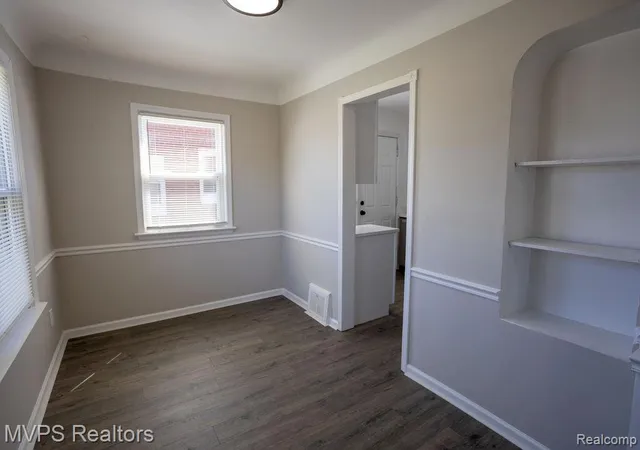 Homes for sale in Eastpointe, MI | 20813 Universal Ave, Eastpointe, MI 48021 | MLS# 60985936