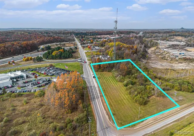2nd image of 8815 E Holly Rd, Holly, MI 48442 | MLS# 60962451