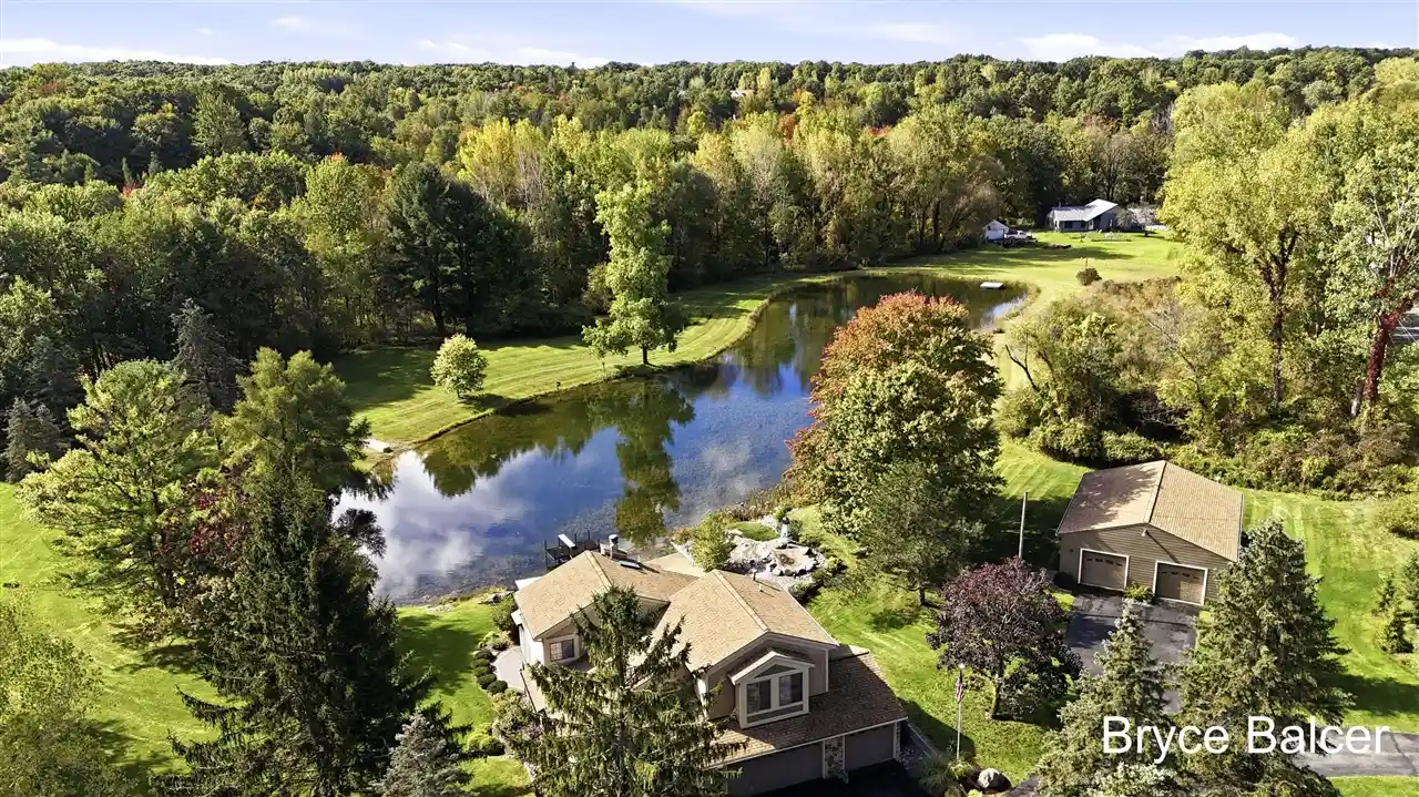 Photo 1 of Single family home for sale at 5650 10 Mile Rd, Rockford, MI 49341 | MLS# 70564568 | Listing updated on 2026-10-16