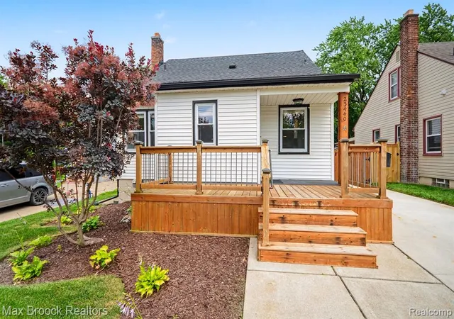Homes for sale in Oak Park, MI | 23440 Republic Ave, Oak Park, MI 48237 | MLS# 61008919