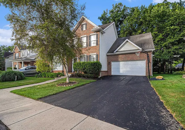 Photo 3 of Sale Pending at 10386 Edgewood Dr, Grand Blanc, MI 48439 | MLS# 50186893 | Listing updated on 2025-10-23