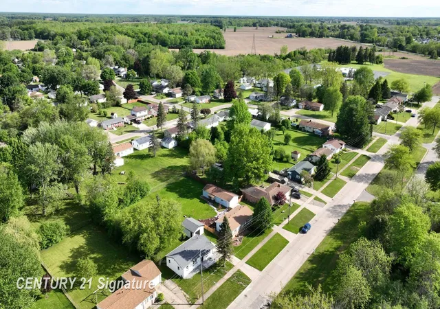 Homes for sale in Saginaw, MI | 1245 E Outer Dr, Saginaw, MI 48601 | MLS# 50208807
