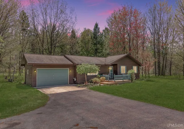 Homes for sale in Iron Mountain, MI | N3301 Fairwood Ln, Iron Mountain, MI 49801 | MLS# 50209387