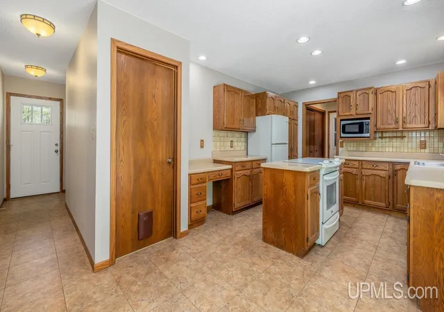 Homes for sale in Iron Mountain, MI | N3301 Fairwood Ln, Iron Mountain, MI 49801 | MLS# 50209387