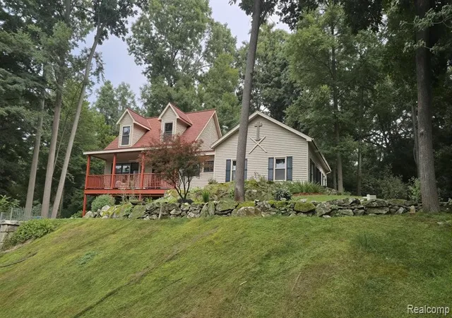 1st image of 9929 Sienna Ct, Pinckney, MI 48169 8285 | MLS# 61024383