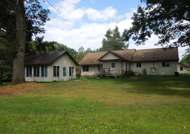 Photo 2 of Sale Pending at 520 Birchwood Ln, Gladwin, MI 48624 | MLS# 50219885 | Listing updated on 2026-08-31