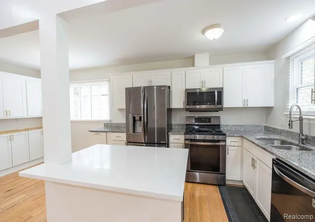 4th image of 3452 Cone Ave, Rochester Hills, MI 48309 | MLS# 61000423
