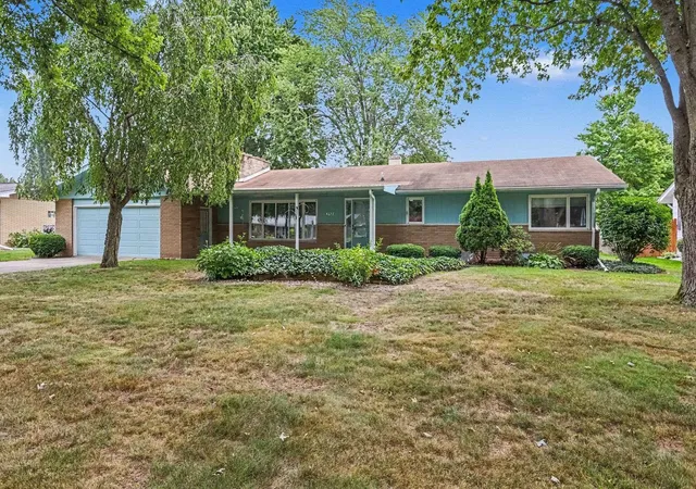 Photo 2 of Single family home for sale at 4677 Bloomfield Dr, Bay City, MI 48706 | MLS# 50220176 | Listing updated on 2026-08-28