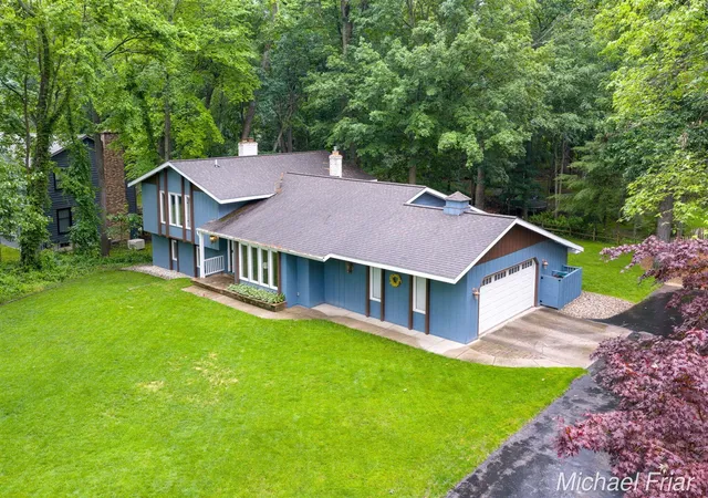 Photo 3 of Sale Pending at 2700 Shadowbrook Dr, Grand Rapids, MI 49546 | MLS# 70546820 | Listing updated on 2026-09-03