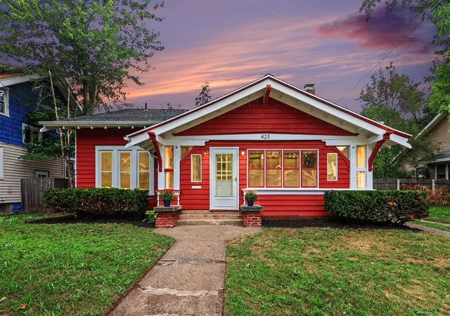 Photo 1 of Sale Pending at 423 Ardmore St, Grand Rapids, MI 49507 | MLS# 70550493 | Listing updated on 2026-08-30