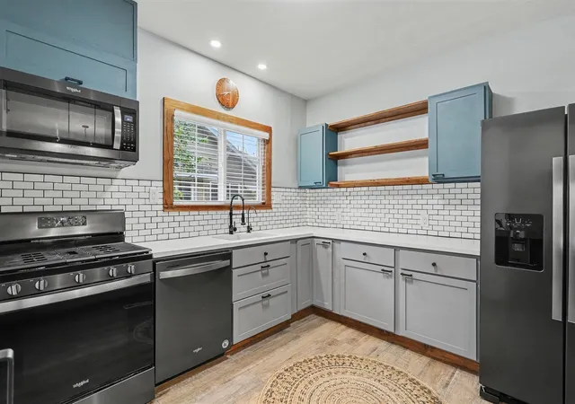 Photo 2 of Sale Pending at 423 Ardmore St, Grand Rapids, MI 49507 | MLS# 70550493 | Listing updated on 2026-08-30
