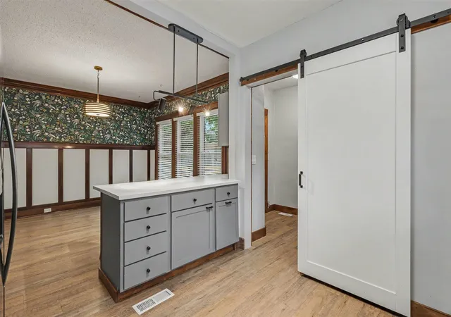 Photo 3 of Sale Pending at 423 Ardmore St, Grand Rapids, MI 49507 | MLS# 70550493 | Listing updated on 2026-08-30