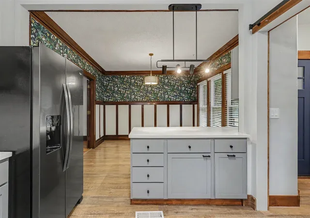Photo 3 of Sale Pending at 423 Ardmore St, Grand Rapids, MI 49507 | MLS# 70550493 | Listing updated on 2026-08-30