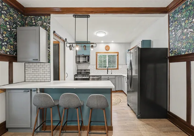 Photo 4 of Sale Pending at 423 Ardmore St, Grand Rapids, MI 49507 | MLS# 70550493 | Listing updated on 2026-08-30