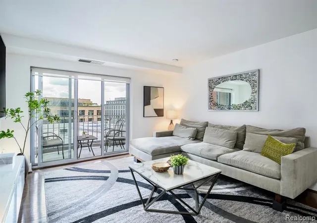 Listing Photo 3 - Condo for sale in building located at 411 S Old Woodward Ave, Birmingham, MI 48009 - Unit #529