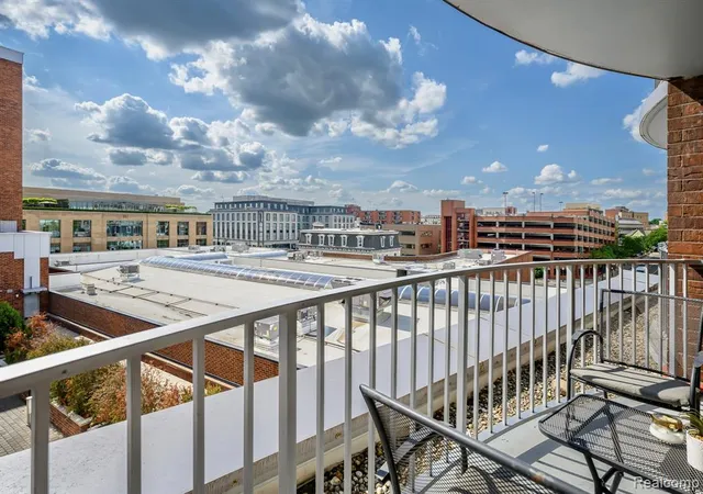 Listing Photo 4 - Condo for sale in building located at 411 S Old Woodward Ave, Birmingham, MI 48009 - Unit #529
