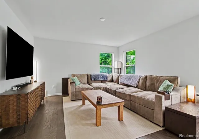 4th image of 14502 Laurelwood Dr, Van Buren Township, MI 48111 | MLS# 61003534
