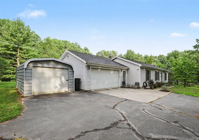 Photo 2 of Single family home for sale at 6525 Mccords Ave, Alto, MI 49302 | MLS# 70551697 | Listing updated on 2026-09-01