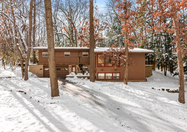 1st image of 2146 Treehaven Dr, Kalamazoo, MI 49008 | MLS# 70507659