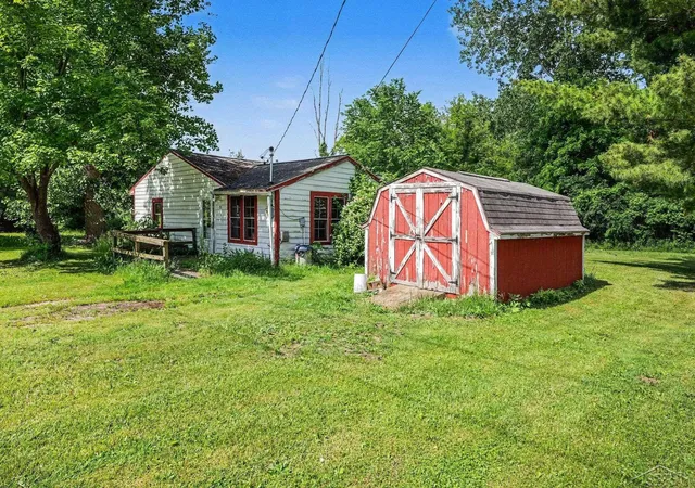 3rd image of 15 Welch Dr, Midland, MI 48640 | MLS# 50214479