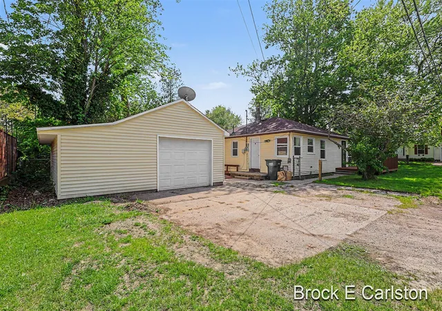 Homes for sale in Norton Shores, MI | 85 Lakeshore Blvd, Norton Shores, MI 49444 | MLS# 70535144