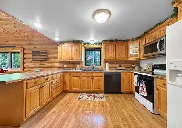 Photo 4 of Single family home for sale at 2351 19th Lane, Escanaba, MI 49829 | MLS# 50218109 | Listing updated on 2026-09-17