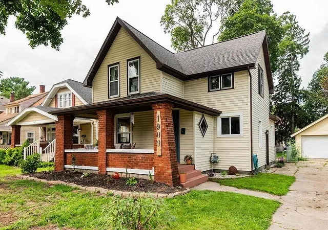 Photo 1 of Sale Pending at 1909 Linden Ave, Grand Rapids, MI 49507 | MLS# 70553693 | Listing updated on 2026-10-05