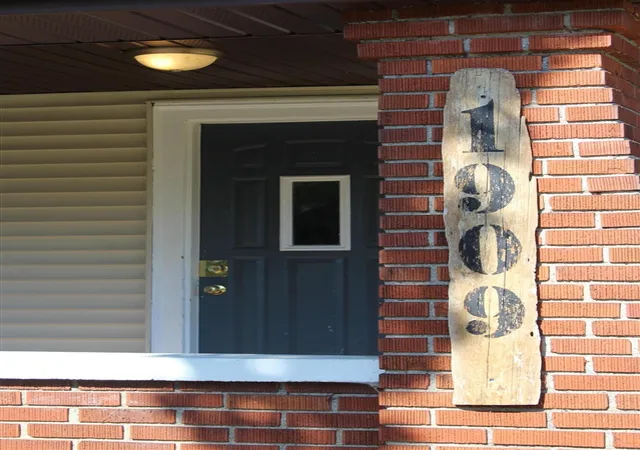 Photo 3 of Sale Pending at 1909 Linden Ave, Grand Rapids, MI 49507 | MLS# 70553693 | Listing updated on 2026-10-05