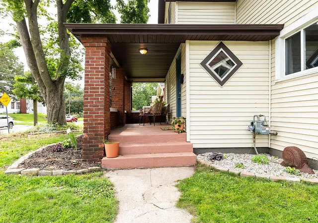 Photo 3 of Sale Pending at 1909 Linden Ave, Grand Rapids, MI 49507 | MLS# 70553693 | Listing updated on 2026-10-05
