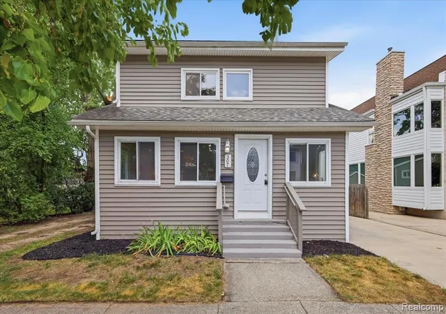 2nd image of 307 N Washington Ave, Royal Oak, MI 48067 | MLS# 61015070
