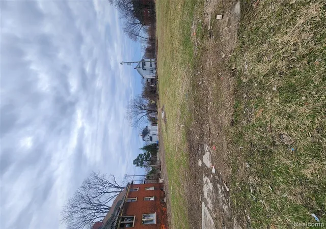 Photo 4 of Sale Pending at 2707 Wreford St, Detroit, MI 48208 | MLS# 60973181 | Listing updated on 2026-07-31