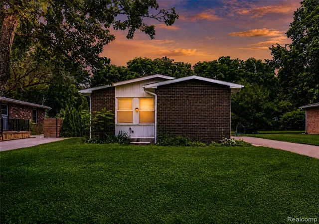 Photo 1 of Single family home for sale at 3120 La Salle Dr, Ann Arbor, MI 48108 1987 | MLS# 61009193 | Listing updated on 2026-09-07