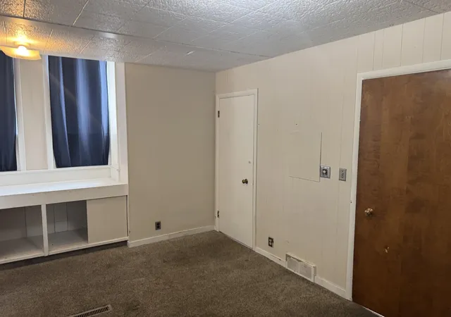 Listing Photo 5 - Condo for sale in building located at 403 S Fayette St, Saginaw, MI 48602