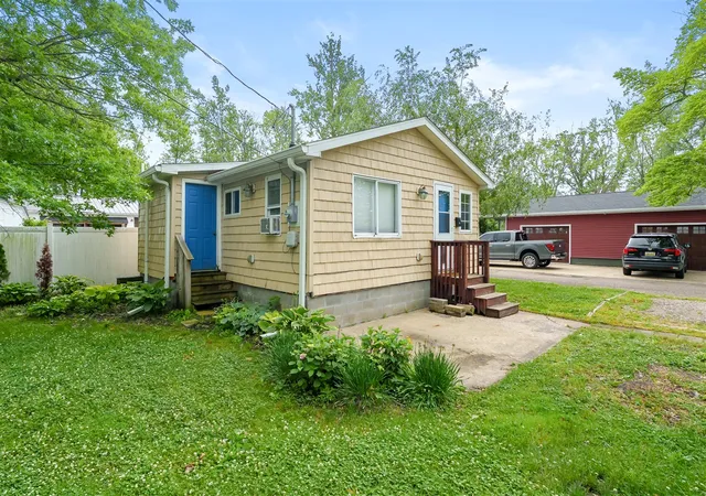 Homes for sale in Vicksburg, MI | 7949 Oak St, Vicksburg, MI 49097 | MLS# 70543030