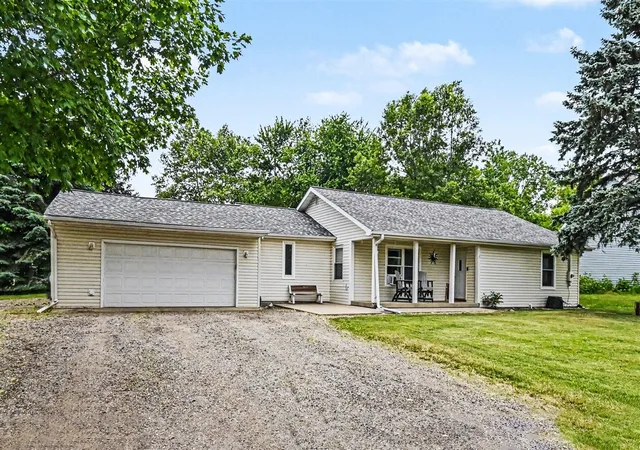 Photo 2 of Single family home for sale at 11332 Crestview Dr, Cement City, MI 49233 | MLS# 70537773 | Listing updated on 2026-08-30