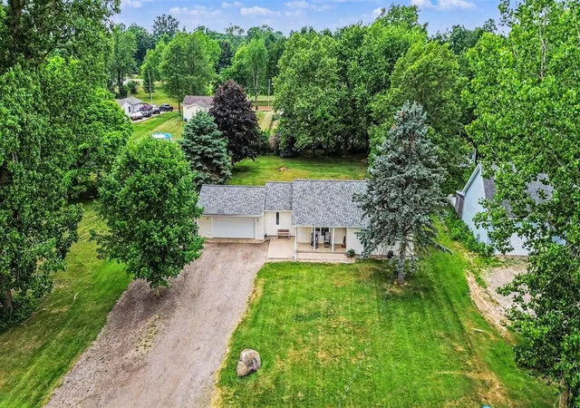 Photo 4 of Single family home for sale at 11332 Crestview Dr, Cement City, MI 49233 | MLS# 70537773 | Listing updated on 2026-08-30