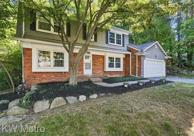 Photo 3 of Single family home for sale at 4769 Hardwoods Dr, West Bloomfield, MI 48323 2640 | MLS# 61024345 | Listing updated on 2026-09-12