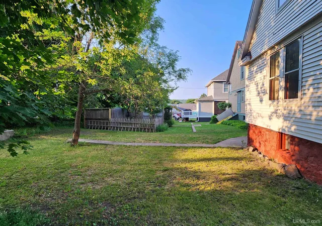 Photo 3 of Single family home for sale at 1115 Summit St, Hancock, MI 49930 | MLS# 50197074 | Listing updated on 2026-08-28